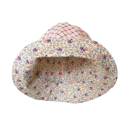 Floral-patterned sun hat on a mannequin with a white background